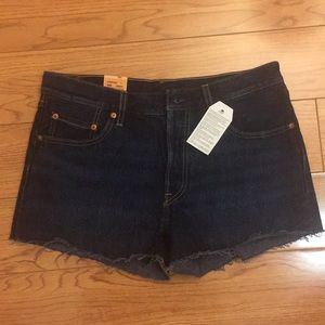 NEW WITH TAGS LEVI 501 DENIM SHORTS WOMEN